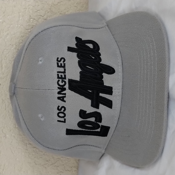 Los Angeles Gray Black Embroidered Lettering Snapback UNISEX - Picture 1 of 8